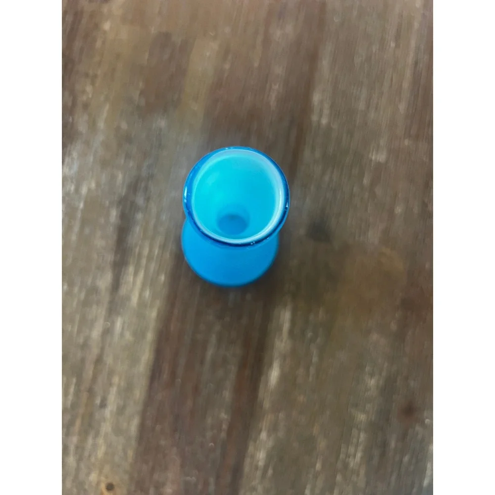 N/A vibrant turquoise